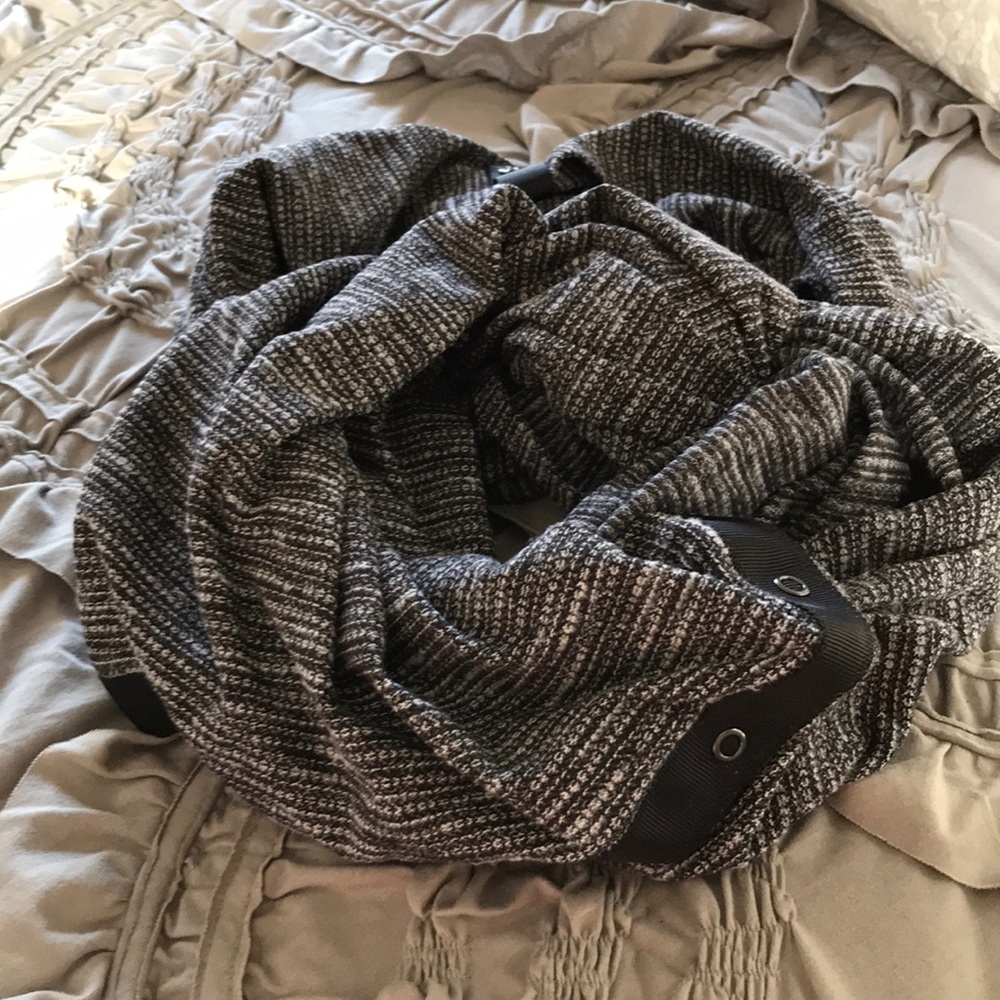 lululemon athletica black and gray knit infinity scarf